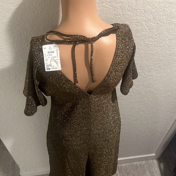 A gold sparkling dress - Picture 2 of 2